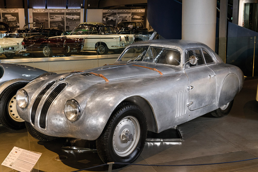 Θεόδωρος Χαραγκιώνης: Από τον οίκο Gucci στις «ντίβες» της ασφάλτου 