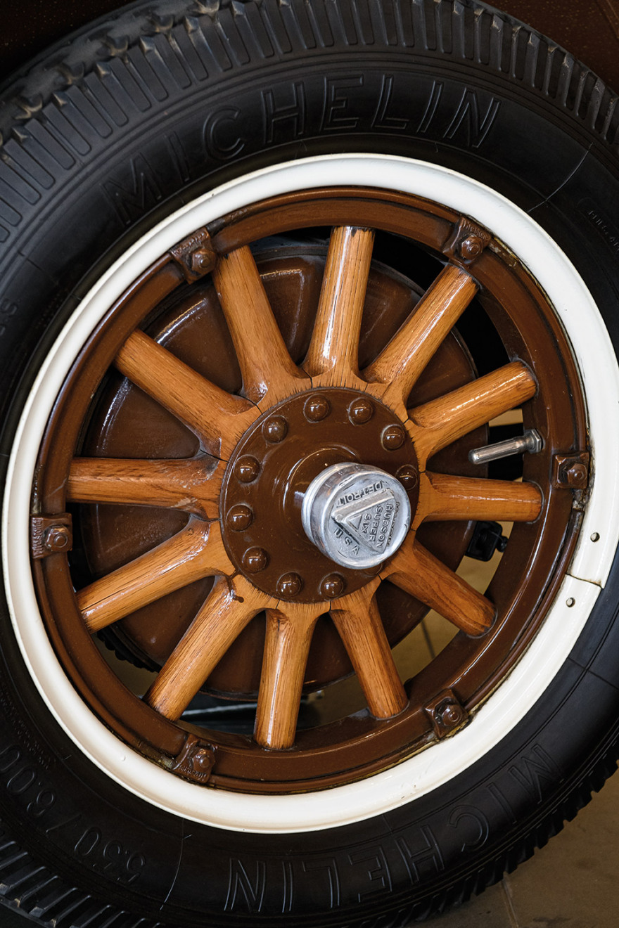 Θεόδωρος Χαραγκιώνης: Από τον οίκο Gucci στις «ντίβες» της ασφάλτου 