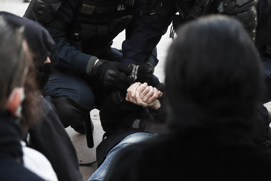 Προσαγωγές ατόμων μέσα στο Πολυτεχνείο - Ταυτόχρονη επιχείρηση και στην Πολυτεχνειούπολη