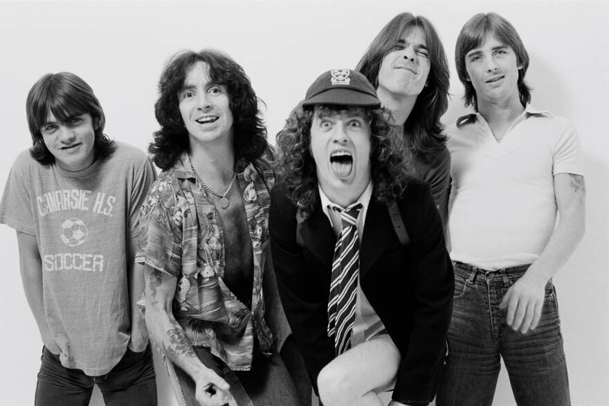 AC/DC: Μια μπάντα πολύ σκληρή για να πεθάνει
