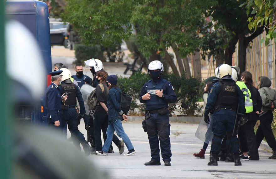 Προσαγωγές ατόμων μέσα στο Πολυτεχνείο - Ταυτόχρονη επιχείρηση και στην Πολυτεχνειούπολη