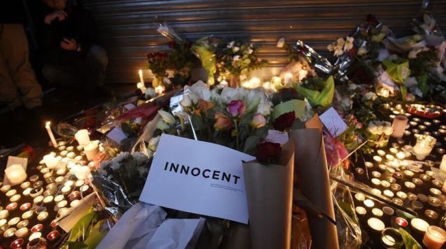 Γαλλία: Πέντε χρόνια από το εφιαλτικό βράδυ στο Μπατακλάν - Τέσσερις Παριζιάνοι θυμούνται