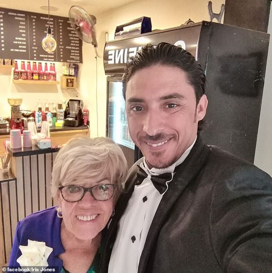 Βρετανίδα 81 ετών παντρεύτηκε τον 35άρη Αιγύπτιο εραστή της και τώρα δεν της μιλούν οι δικοί της