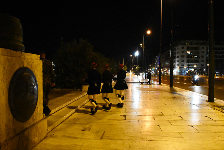 Πρώτη νύχτα με απαγόρευση κυκλοφορίας μετά τις 9