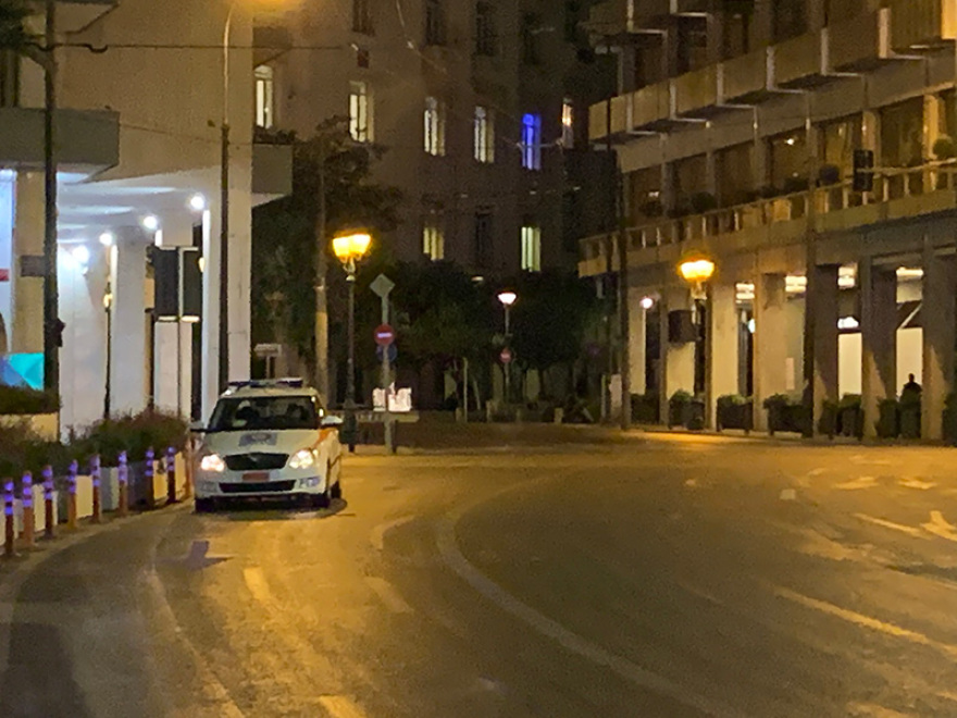Πρώτη νύχτα με απαγόρευση κυκλοφορίας μετά τις 9