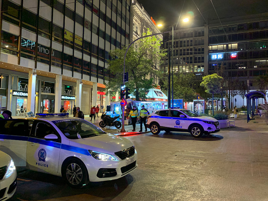 Πρώτη νύχτα με απαγόρευση κυκλοφορίας μετά τις 9