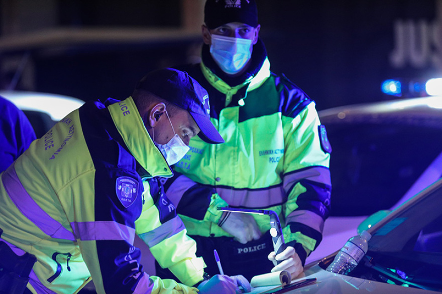 Πρώτη νύχτα με απαγόρευση κυκλοφορίας μετά τις 9