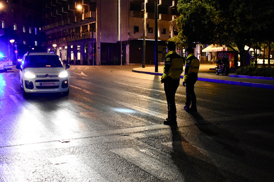 Πρώτη νύχτα με απαγόρευση κυκλοφορίας μετά τις 9