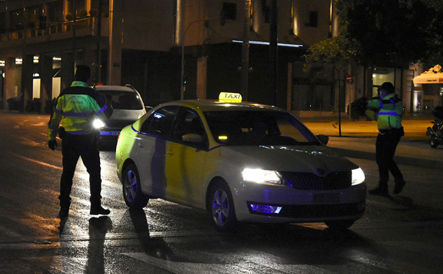 Πρώτη νύχτα με απαγόρευση κυκλοφορίας μετά τις 9