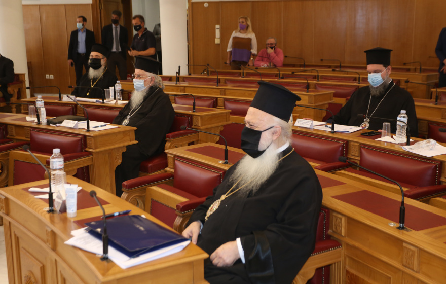 Πώς κόλλησαν κορωνοϊό οι ιεράρχες στην Ιερά Σύνοδο που ζήτησε ανοικτές Εκκλησίες