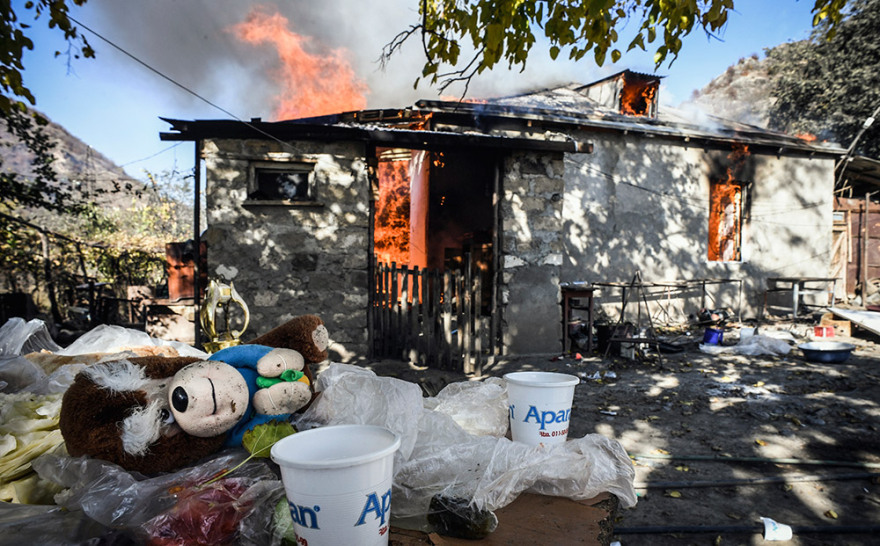 Ναγκόρνο Καραμπάχ: Καμένη γη μετά τη συμφωνία- Οι κερδισμένοι και οι χαμένοι