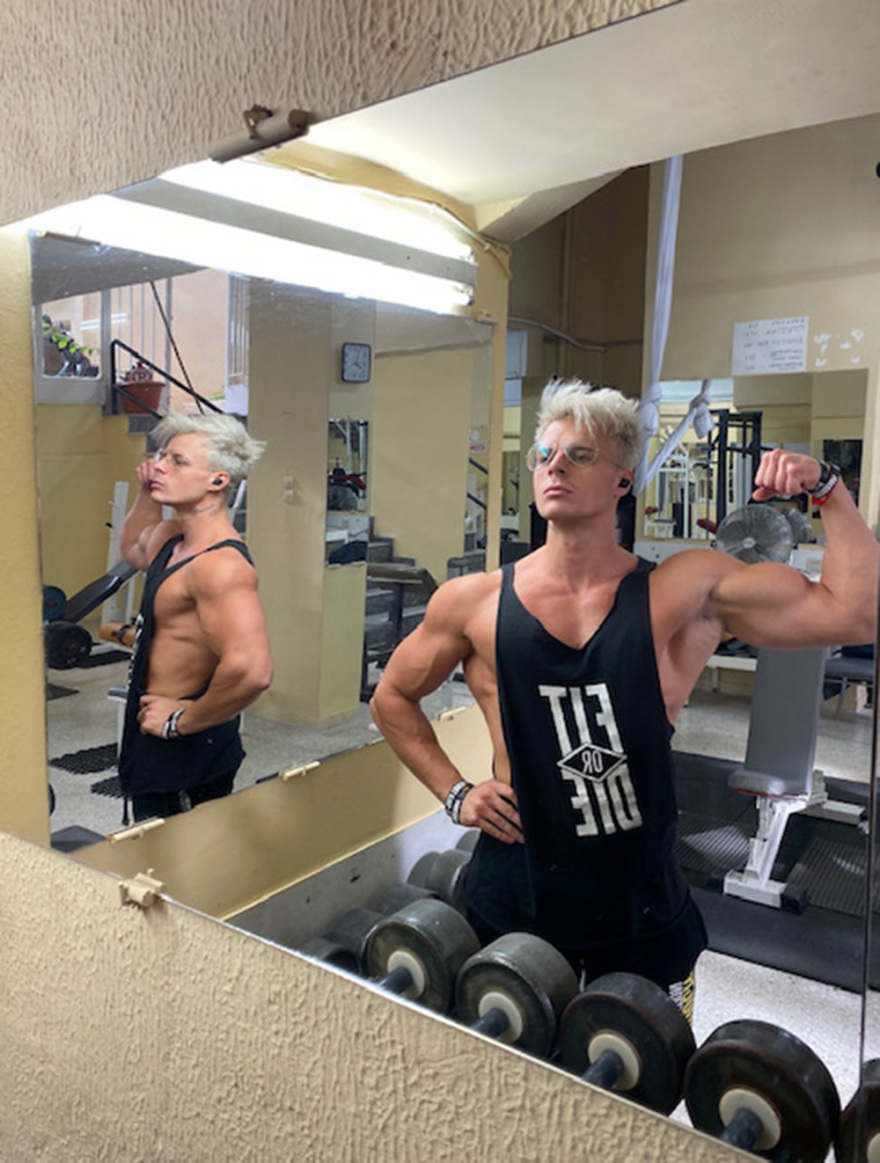 Το ροζ βίντεο του Φίλιππου Αρβανίτη και η σιωπή του που «άναψε φωτιές» στα social media