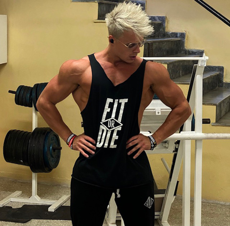 Το ροζ βίντεο του Φίλιππου Αρβανίτη και η σιωπή του που «άναψε φωτιές» στα social media