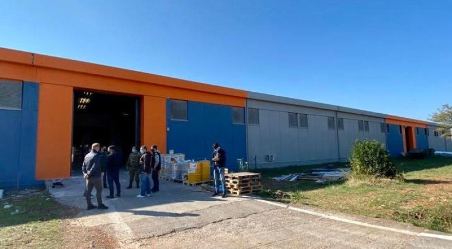 Επίσκεψη Χαρδαλιά στον Αυλώνα – Ολοκληρώνεται η πρώτη ευρωπαϊκή αποθήκη ιατρικού υλικού