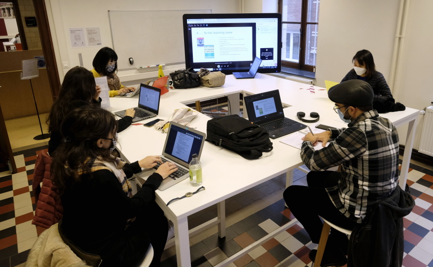 Κλείνουν τα σχολεία σε όλη την Ευρώπη - Δείτε τι ισχύει ανά χώρα