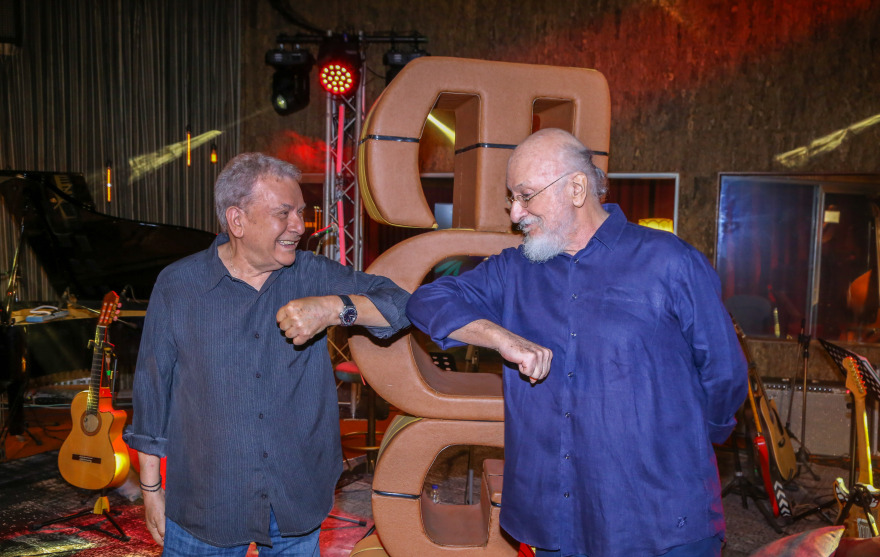 Στο «Σπίτι με το MEGA»: Ραντεβού το Σάββατο με τον Διονύση Σαββόπουλο  