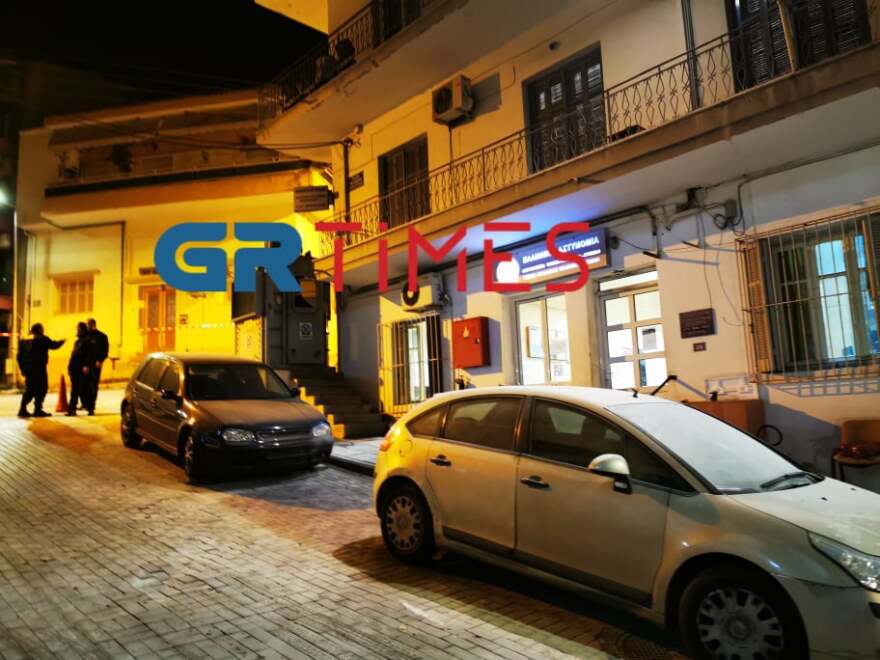 Θεσσαλονίκη: Καταδρομική επίθεση με μολότοφ στο ΑΤ Νεάπολης-Συκεών (βίντεο)