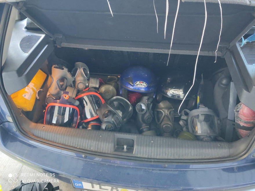 Κοντάρια, κράνη, αντιασφυξιογόνες μάσκες σε έλεγχους στο κέντρο της Αθήνας