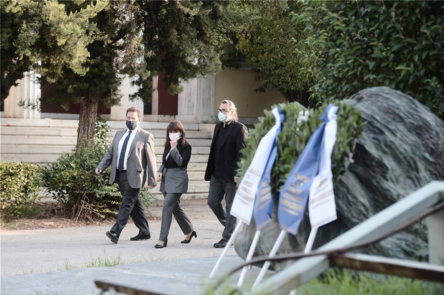 Πολυτεχνείο: Οι 200 του ΚΚΕ, οι 50 του ΣΥΡΙΖΑ και οι... 7 του Βαρουφάκη