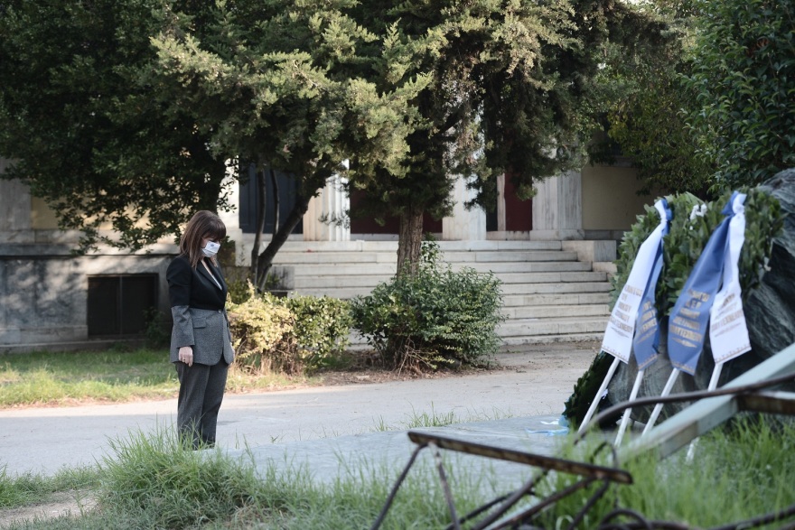 Σακελλαροπούλου: «Το Πολυτεχνείο μας διδάσκει ότι η Δημοκρατία απαιτεί αρετή και θυσίες»