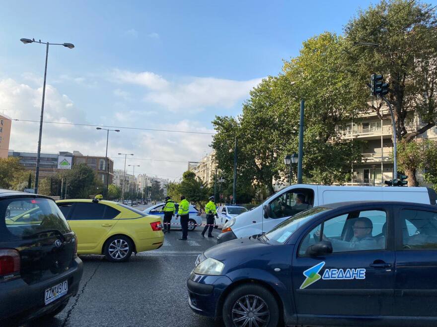 Κίνηση στους δρόμους - Πολυτεχνείο: «Έκοψαν» την κυκλοφορία από την Αλεξάνδρας - Μποτιλιάρισμα στο Lockdown