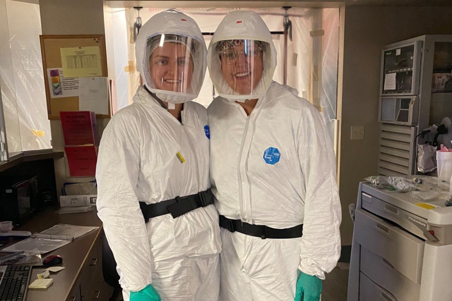 Κορωνοϊός - ΗΠΑ: «Ακόμα και στις τελευταίες τους στιγμές, ασθενείς παραμένουν αρνητές του ιού» λέει νοσηλεύτρια