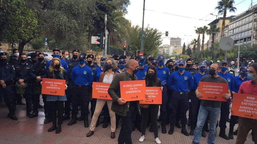 Πολυτεχνείο: «Μπλόκο» στον Βαρουφάκη στην αμερικανική πρεσβεία - Τώρα κάνει τον αριστερό