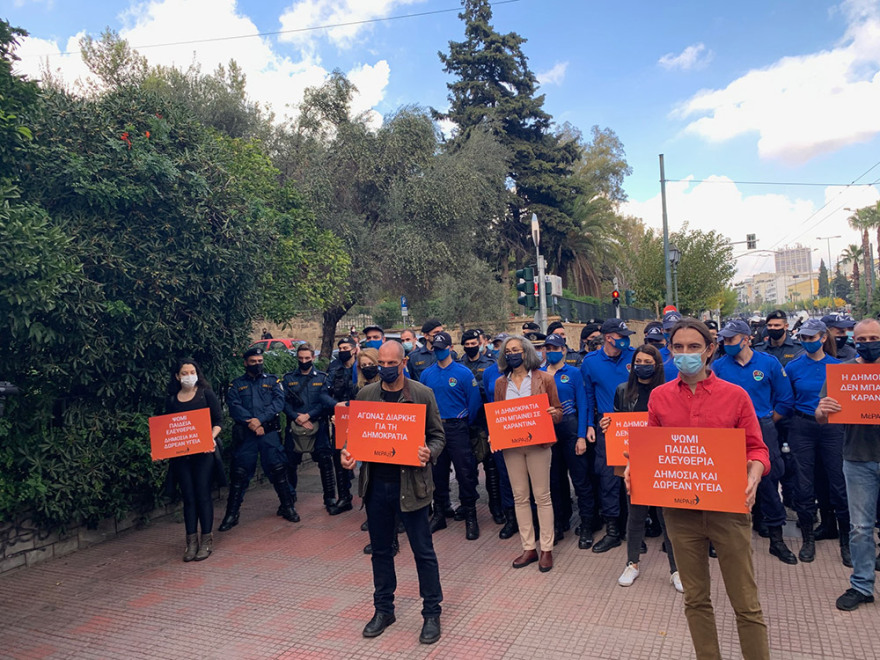 Πολυτεχνείο: Οι 200 του ΚΚΕ, οι 50 του ΣΥΡΙΖΑ και οι... 7 του Βαρουφάκη