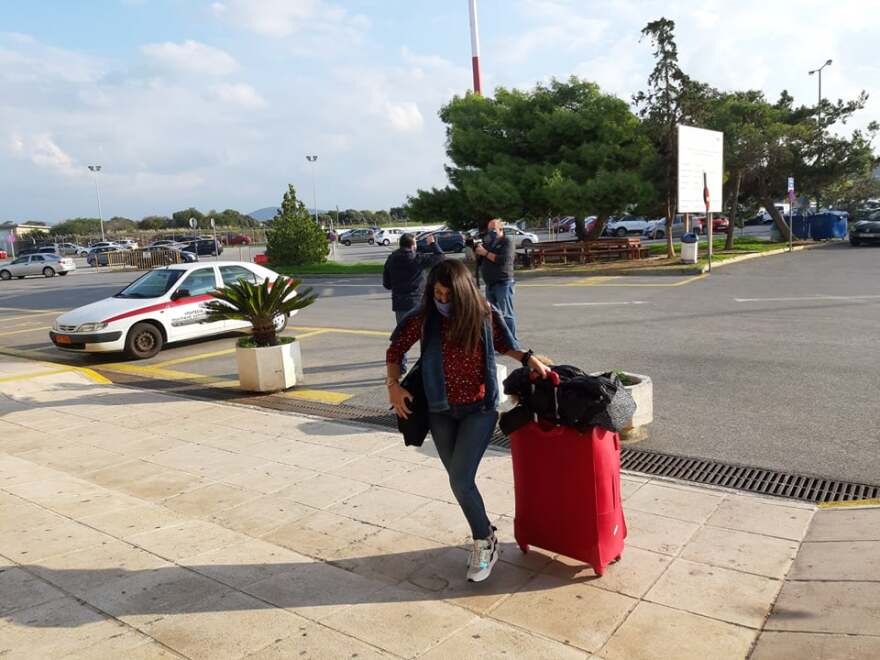 Αναχώρησαν για Θεσσαλονίκη οι 10 νοσηλεύτριες: «Ευχηθείτε μας καλή τύχη» - Δείτε φωτογραφίες