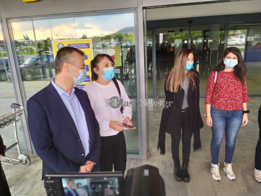 Αναχώρησαν για Θεσσαλονίκη οι 10 νοσηλεύτριες: «Ευχηθείτε μας καλή τύχη» - Δείτε φωτογραφίες