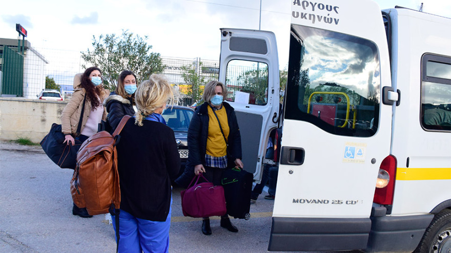 Κορωνοϊός - Μεγαλώνει το «κίνημα» της αλληλεγγύης: Γιατροί και νοσηλευτές απ' όλη την Ελλάδα ταξιδεύουν στη Θεσσαλονίκη