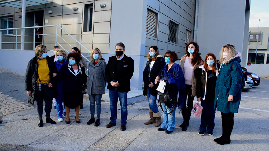 Κορωνοϊός - Μεγαλώνει το «κίνημα» της αλληλεγγύης: Γιατροί και νοσηλευτές απ' όλη την Ελλάδα ταξιδεύουν στη Θεσσαλονίκη