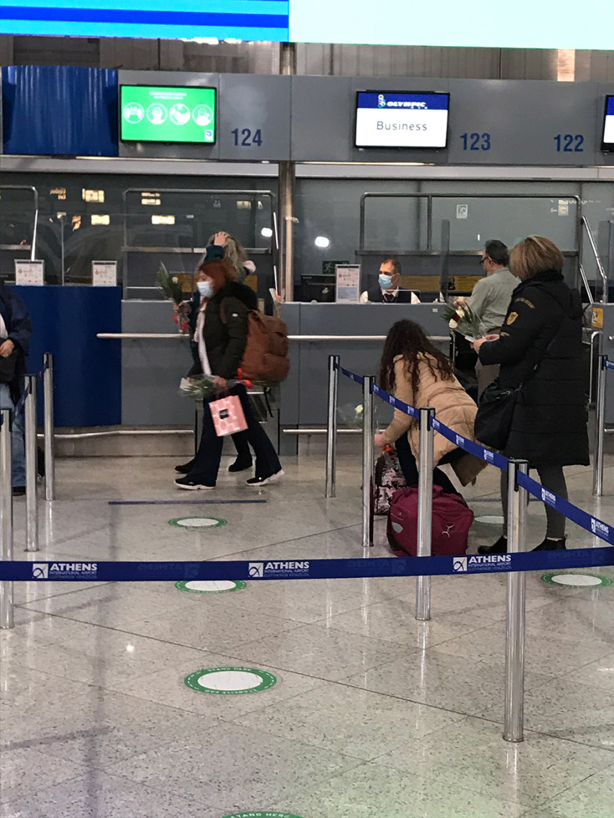 Κορωνοϊός - Μεγαλώνει το «κίνημα» της αλληλεγγύης: Γιατροί και νοσηλευτές απ' όλη την Ελλάδα ταξιδεύουν στη Θεσσαλονίκη