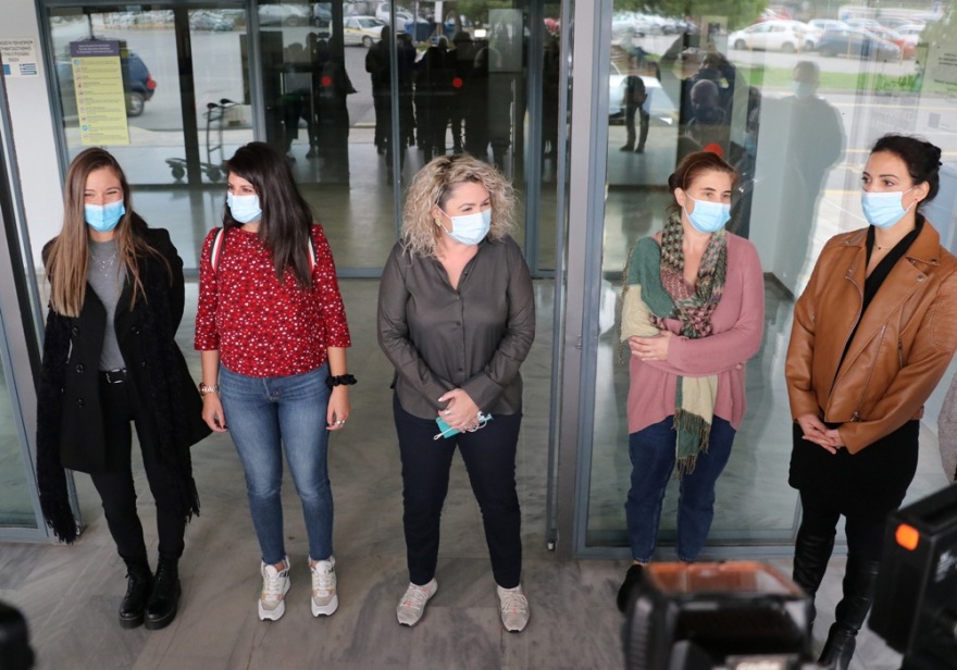 Κορωνοϊός: Συγκινεί το κίνημα νοσηλευτών που σπεύδουν εθελοντικά στο «μέτωπο» της Θεσσαλονίκης