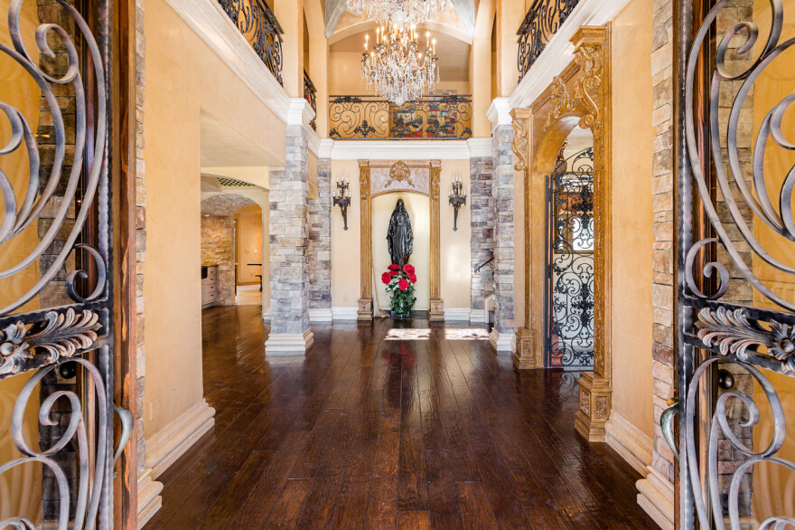 Keeping Up With the Kardashians: Στο «σφυρί» το... ψεύτικο σπίτι που γινόντουσαν τα γυρίσματα του ριάλιτι