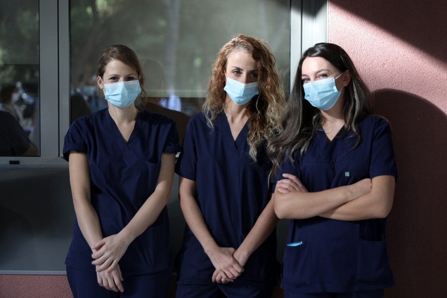 Κορωνοϊός - Μεγαλώνει το «κίνημα» της αλληλεγγύης: Γιατροί και νοσηλευτές απ' όλη την Ελλάδα ταξιδεύουν στη Θεσσαλονίκη