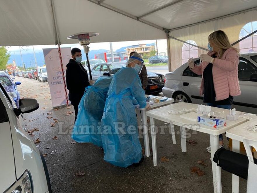Κορωνοϊός: Απίστευτες ουρές για τα rapid test στη Λαμία 