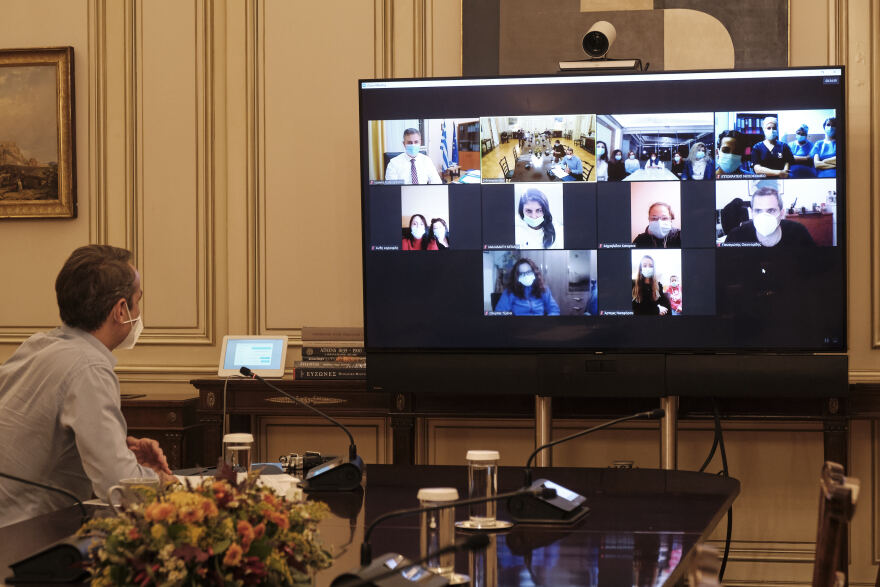 Μητσοτάκης προς εθελόντριες νοσηλεύτριες: Βαθιά πατριωτική η πράξη σας