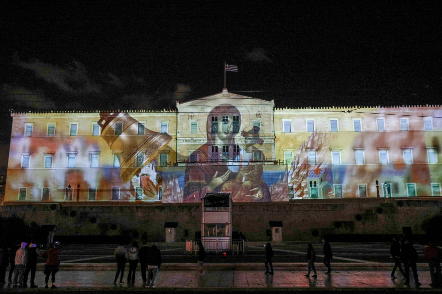 Τους πείραξε η προβολή της Παναγίας στη Βουλή, αλλά όχι ο Καμμένος που σταύρωνε αεροπλάνα και συγκυβερνούσαν χρόνια