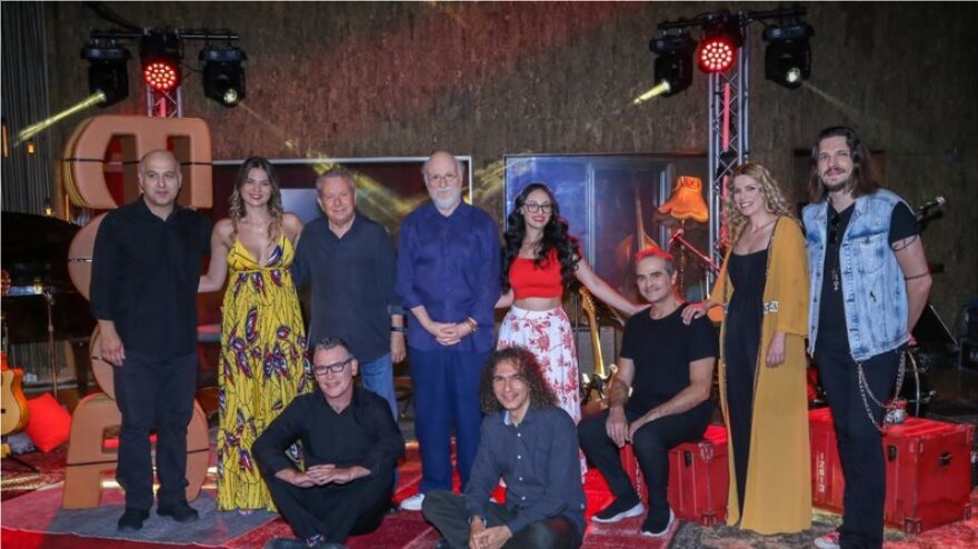 «Σπίτι με το MEGA»: Το σπαρταριστό ανέκδοτο του Διονύση Σαββόπουλου για τους μουσικούς που σε πάνε στον Παράδεισο