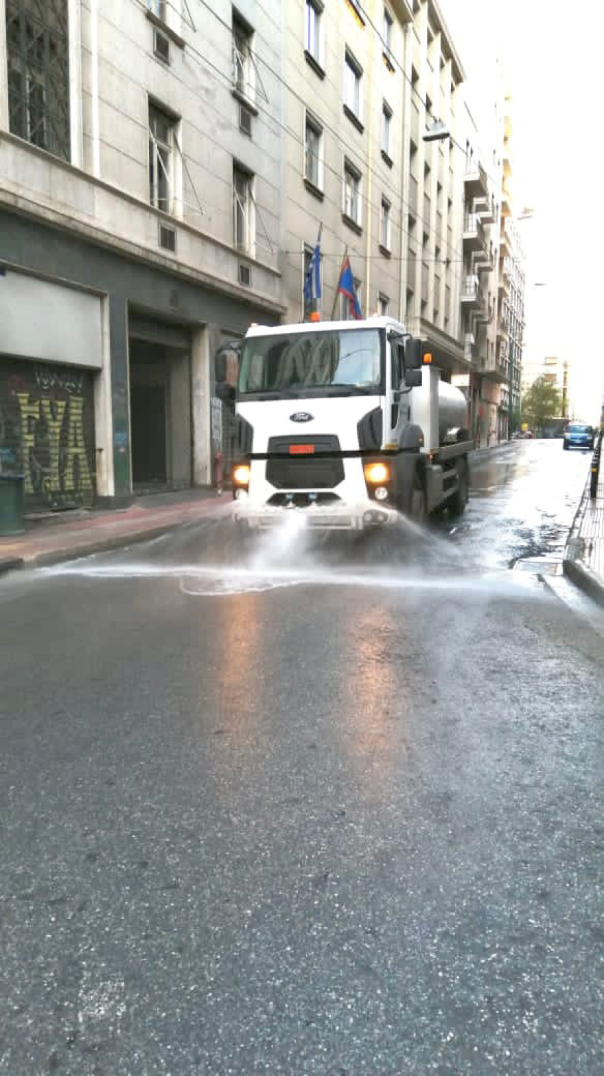 Δήμος Αθηναίων: Μεγάλη δράση καθαρισμού - απολύμανσης περιμετρικά της Ομόνοιας