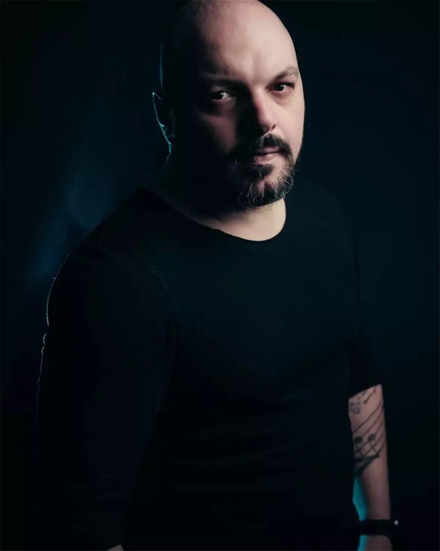 Νέα μαρτυρία για τον 39χρονο Dj: «Έτσι κολλήσαμε κορωνοϊό» 