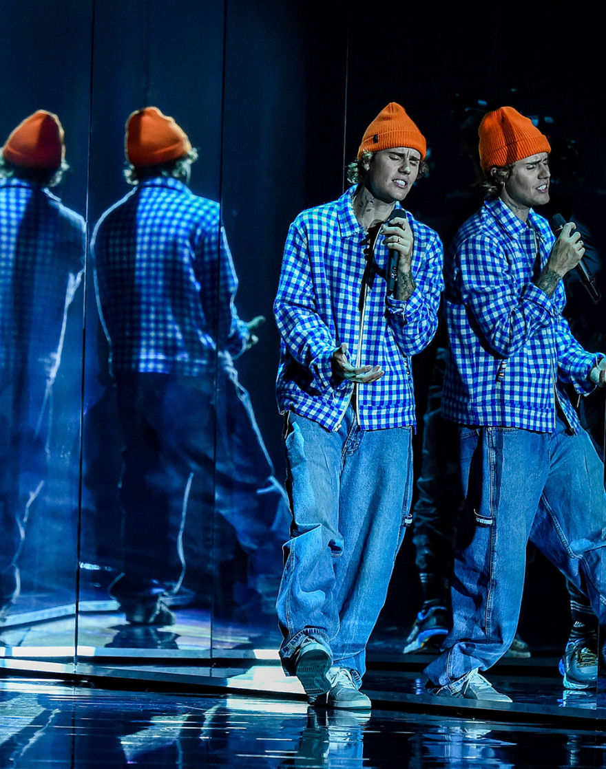 Αμερικανικά Μουσικά Βραβεία: Το ρεκόρ της Τέιλορ Σουίφτ, ο μπανταρισμένος Weeknd και η σαγηνευτική Τζένιφερ Λόπεζ