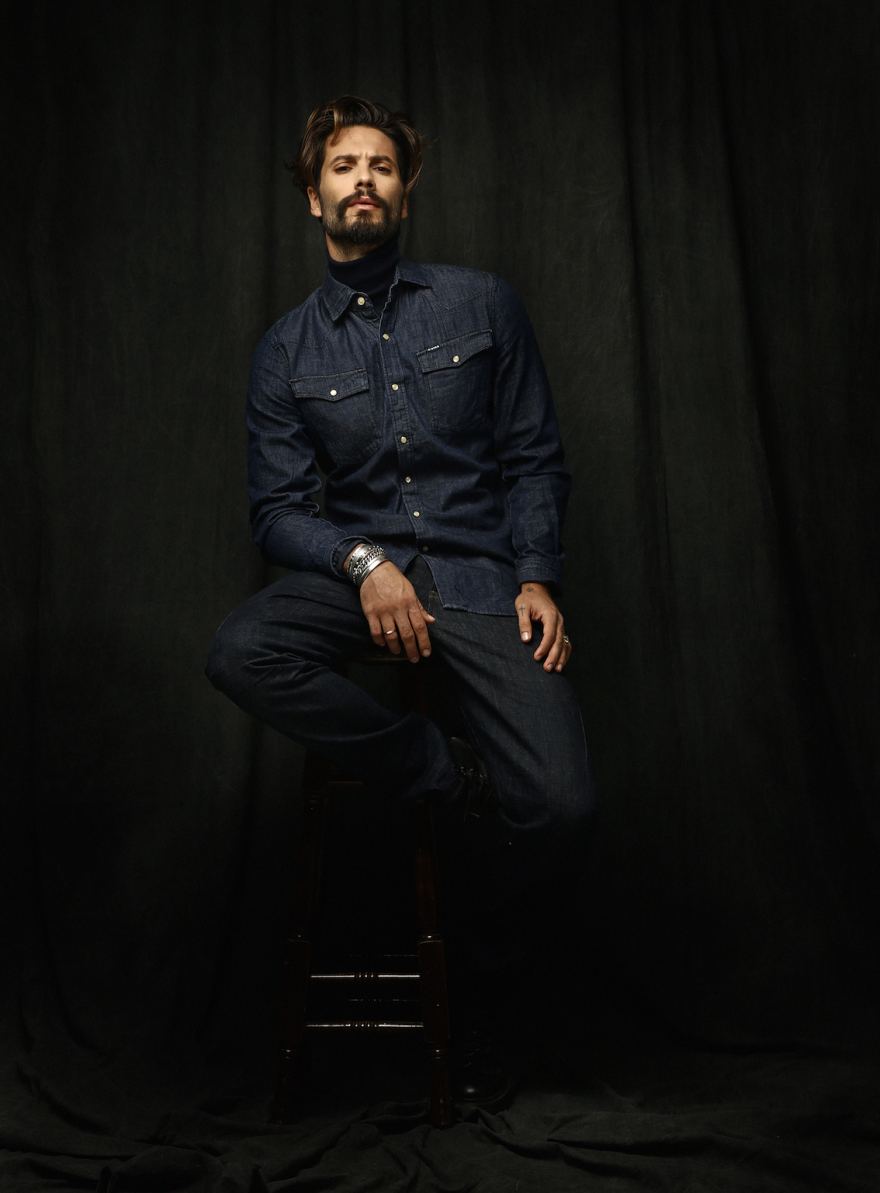 Η πιο hot τάση της αντρικής μόδας στα jeans