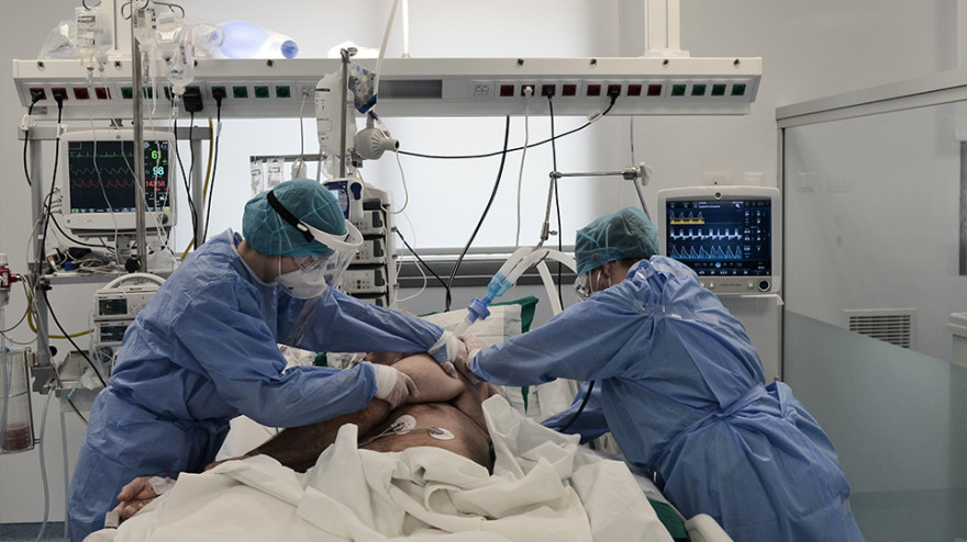 Μέσα στη ΜΕΘ του «Σωτηρία»: «_πάρε ανάσα!  _πας καλά, μη φοβάσαι! »