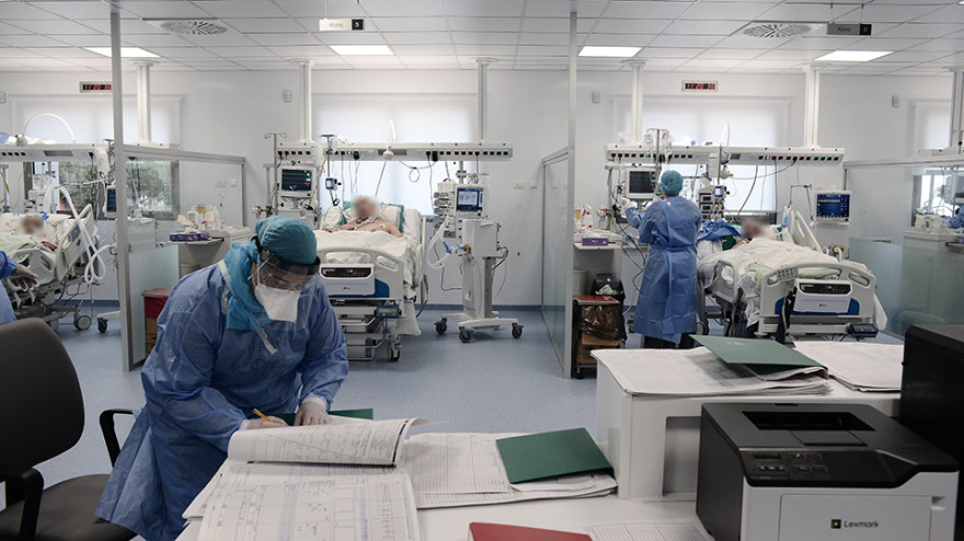 Μέσα στη ΜΕΘ του «Σωτηρία»: «_πάρε ανάσα!  _πας καλά, μη φοβάσαι! »