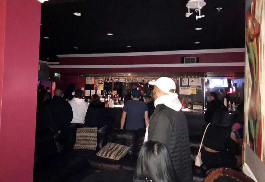 Νέα Υόρκη: «Έφοδος» των Αρχών στο sex club «Caligula» - Δείτε φωτογραφίες