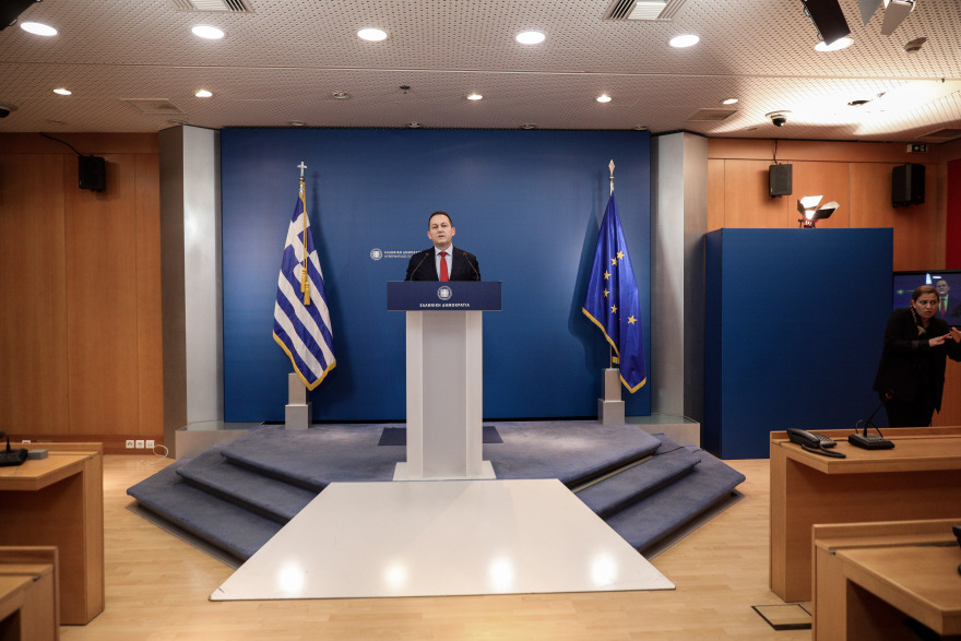 Στέλιος Πέτσας: Η εξάπλωση του κορωνοϊού γίνεται εντός οικογενειών - Ελαχιστοποιήστε τις επαφές με τους μεγάλους ανθρώπους