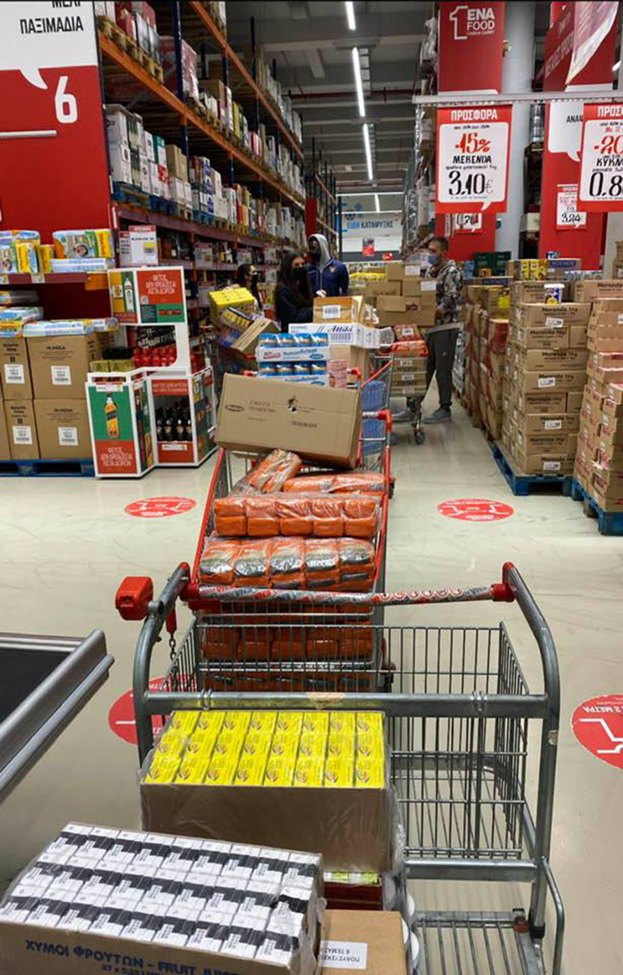 Γιάννης Αντετοκούνμπο: Μοίρασε τρόφιμα στα Σεπόλια μακριά από τις κάμερες