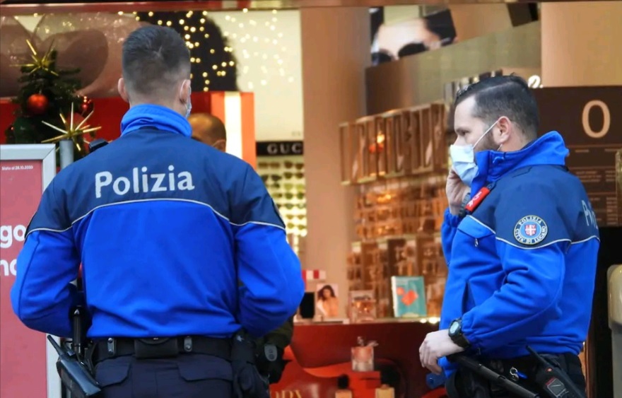 Ελβετία: Μια 28χρονη επιτέθηκε σε δυο άλλες γυναίκες σε πολυκατάστημα στο Λουγκάνο 